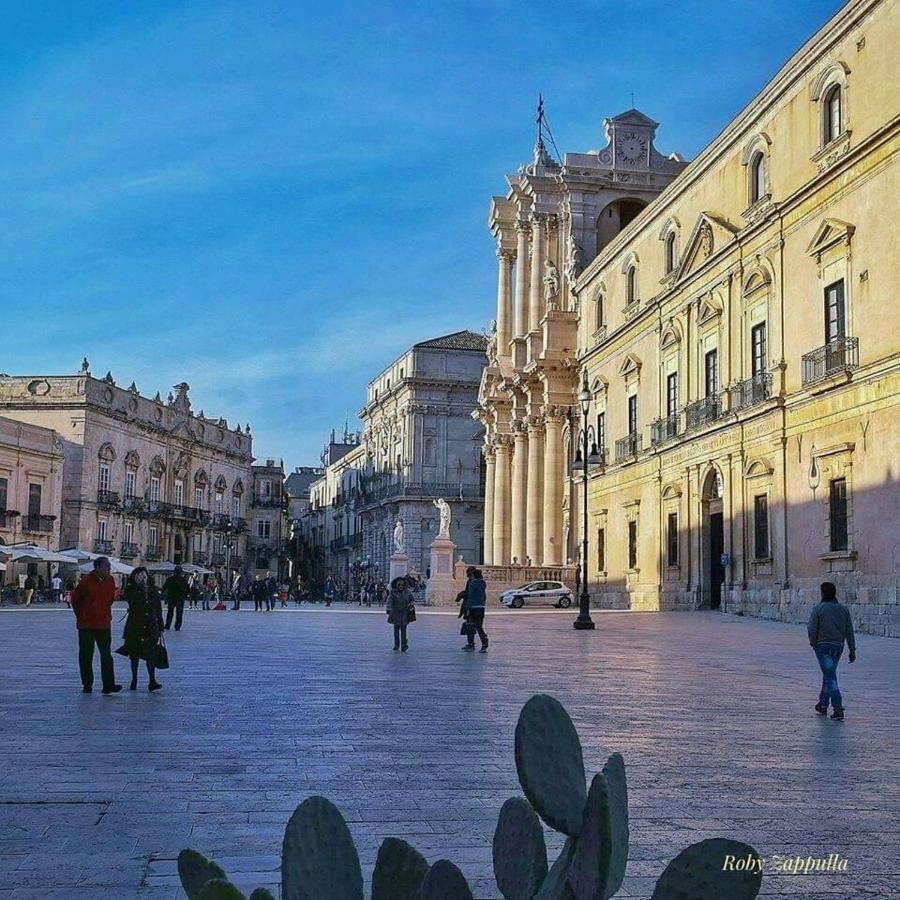 Apartament Maniace *
